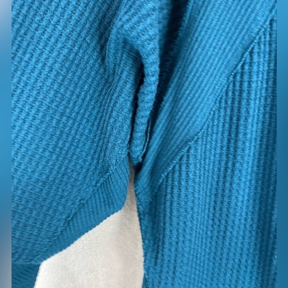 WE THE FREE Aqua Thermal Shirt Large Top Long Sleeve Oversized Slouchy Raw Hem - Picture 6 of 12